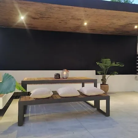 Urban F House Tatil Evi Kanálion