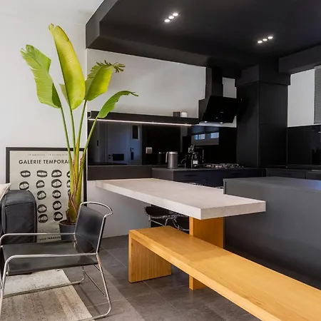 Urban F House * Kanálion