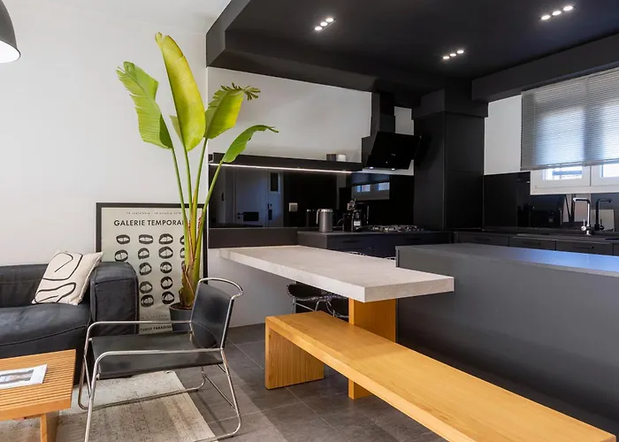 Urban F House * Kanálion