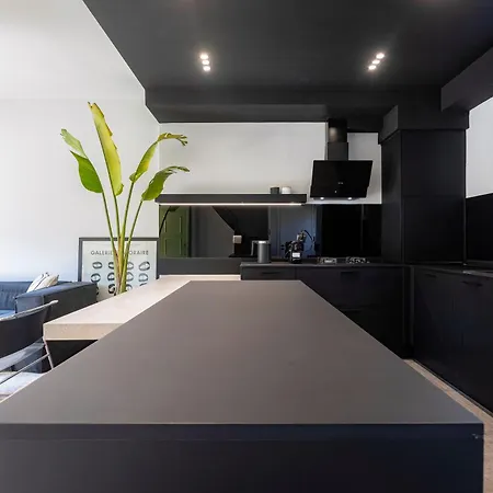 Urban F House * Kanálion